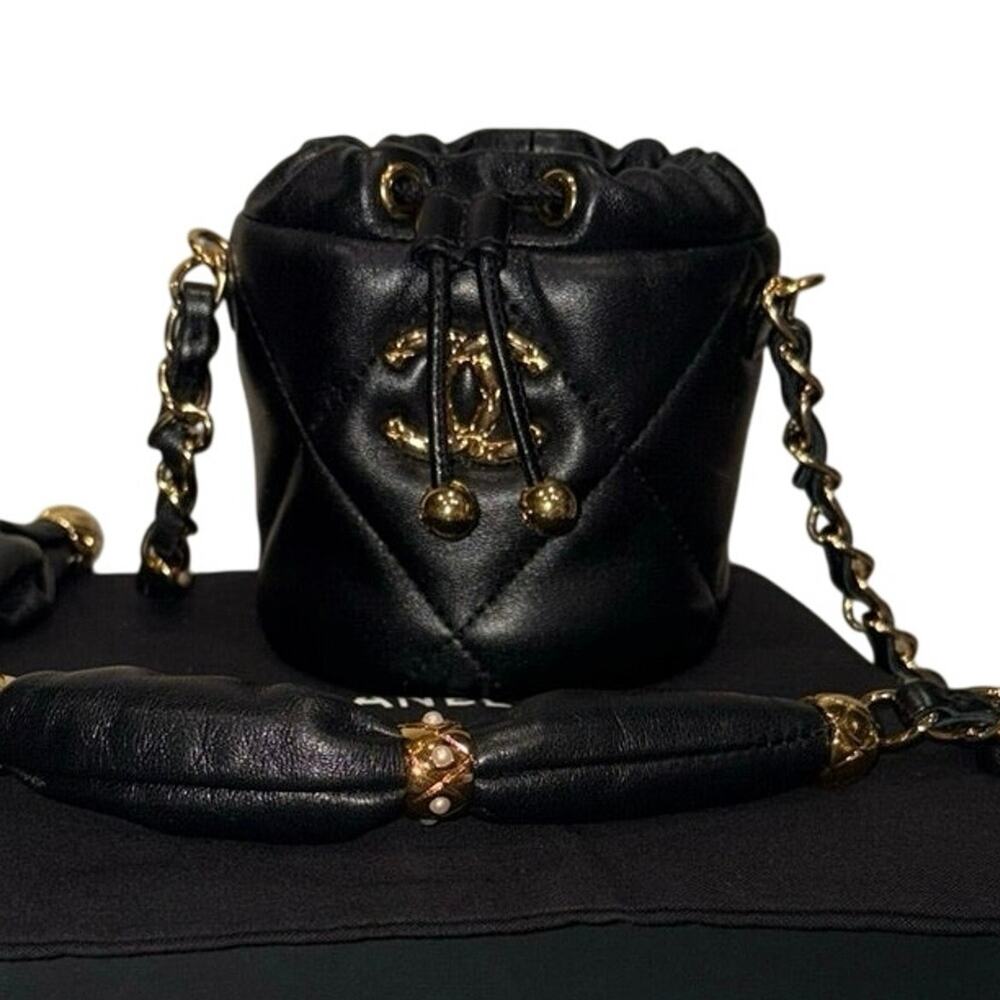 Authentic CHANEL Matelasse CC Logo Chain Mini Pouch Bag Black Lambskin Full Set - Picture 4 of 16